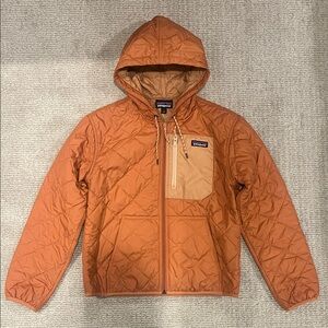 Patagonia women’s Diamond Quilted Bomber Hoody in Sienna Clay